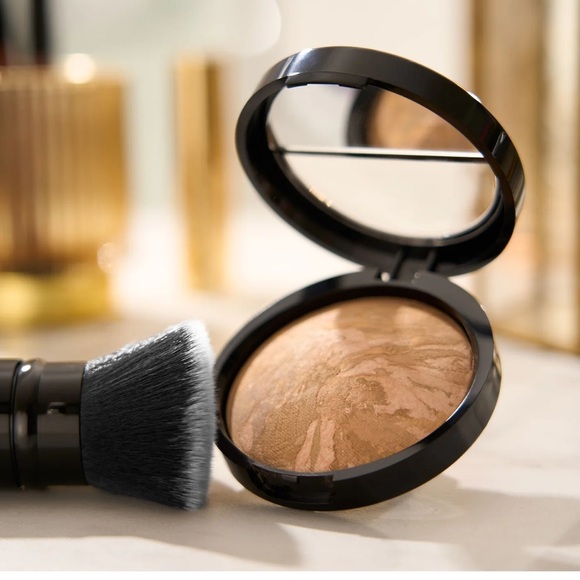 🆕 Laura Geller Baked Balance-N-Glow Illuminating Foundation - Picture 8 of 8